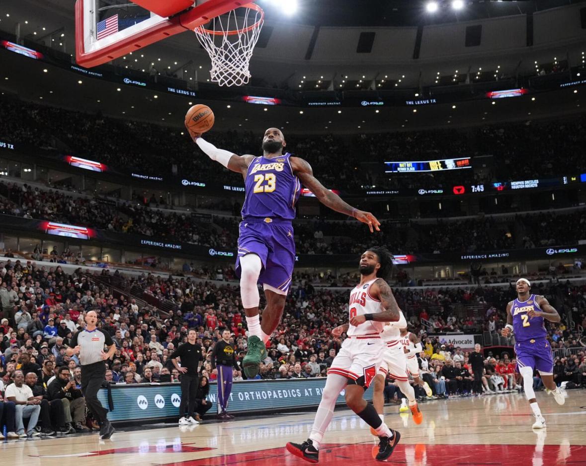 乐鱼体育官方网站-詹姆斯24+5创NBA历史第1神迹!东契奇46+7+11+8记3分刷爆纪录