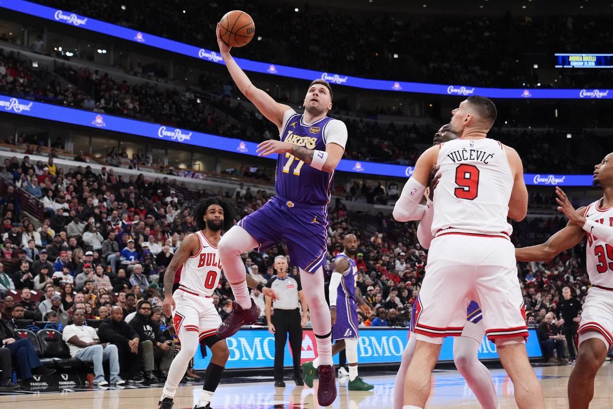 乐鱼体育官方网站-詹姆斯24+5创NBA历史第1神迹!东契奇46+7+11+8记3分刷爆纪录