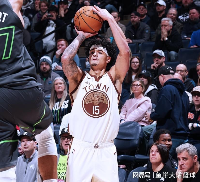 勇士惨败!兰德尔18+7希尔德10中2,戈贝尔15+17,库里也开怀大笑