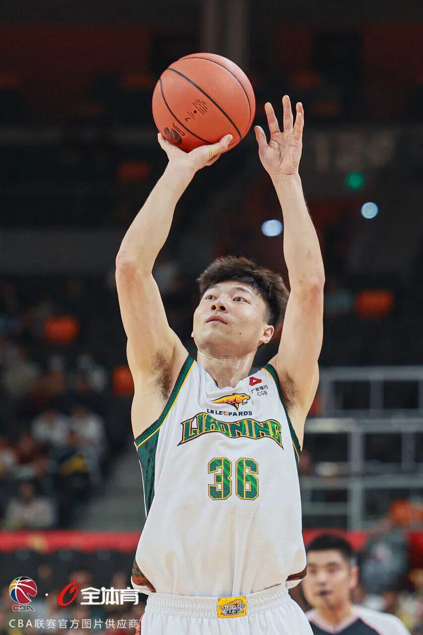 乐鱼体育官方网站-付豪26分9板 鄢手骐17分 莫兰德21板6助攻 辽宁本钢客场89:73战胜深圳马可波罗